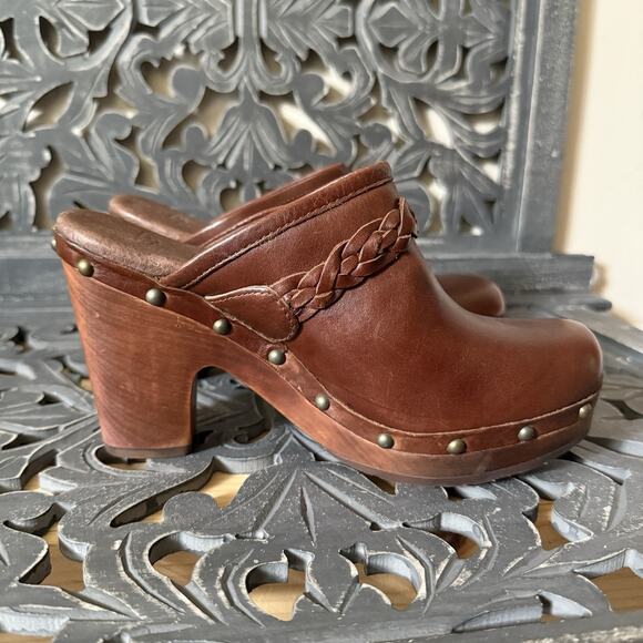 UGG Kaylee Leather Platform Clogs Brown Studded Wood Heel Braided Strap Size 7 - Picture 5 of 14